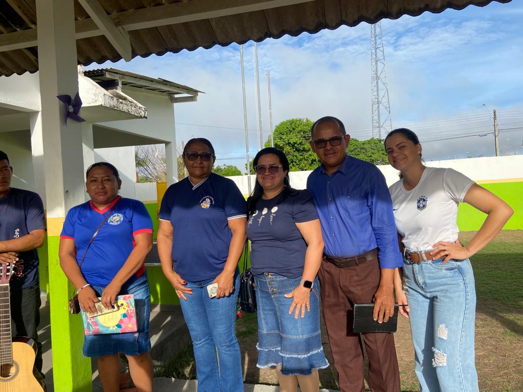 Pastor Francisco realiza devocional com crianças do ensino municipal em Normandia