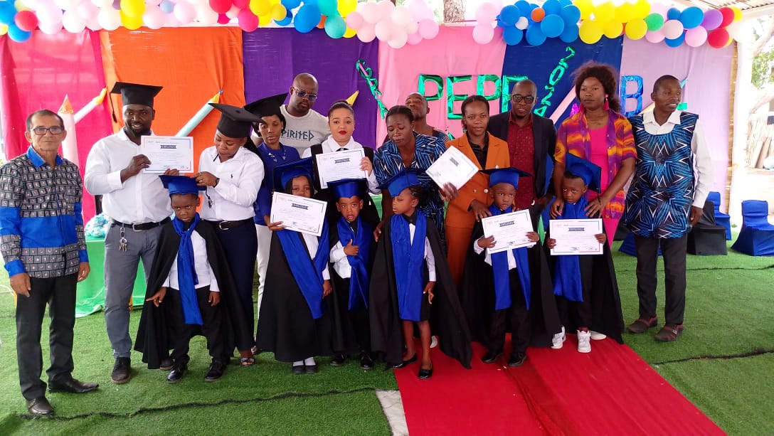 Educação: 33 crianças se formam através de projetos da ADBrasil na África
